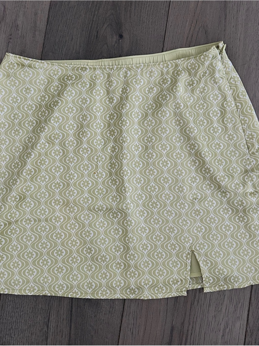 Hollister Light Green Patterned Silky A-Line Skirt Brand New with Tags Small A